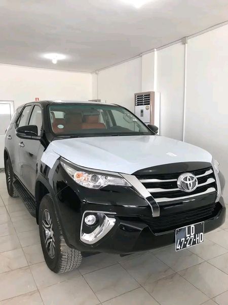 Toyota Fortuner • 2019 • 4 km 1
