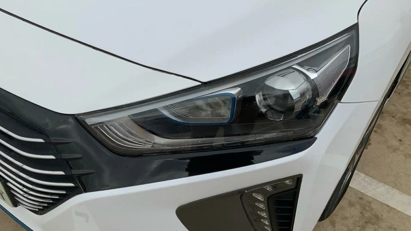 Hyundai Ioniq Hybrid • 2018 • 83,500 km 5