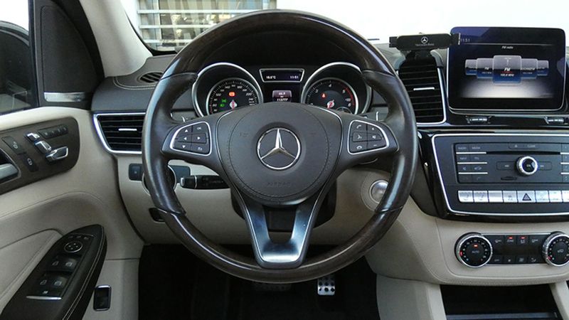 Mercedes-Benz GLS-Class • 2018 • 113,765 km 8