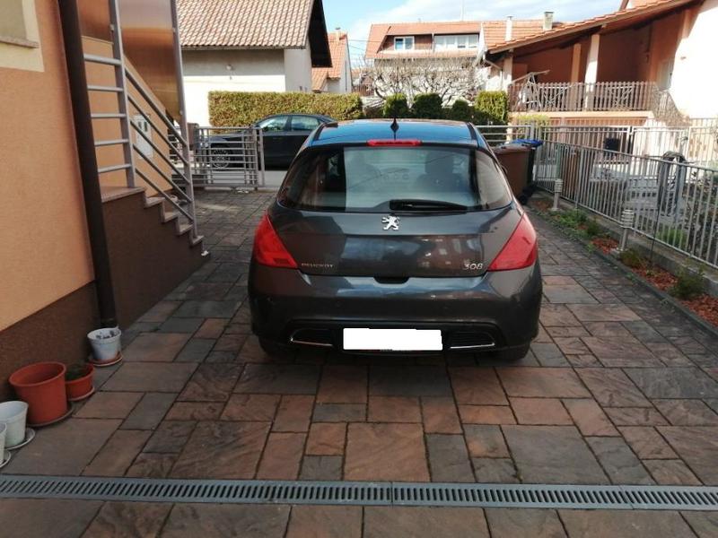 Peugeot 308 • 2007 • 181,000 km 2