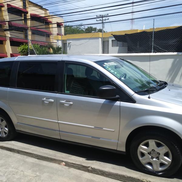 Dodge Grand Caravan • 2010 • 90,000 km 1