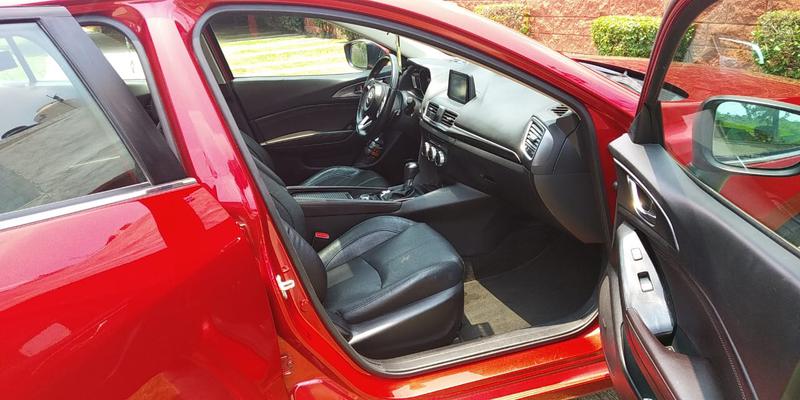 Mazda 3 • 2017 • 66,500 km 4