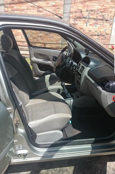 Renault Clio • 2006 • 131,721 km 2