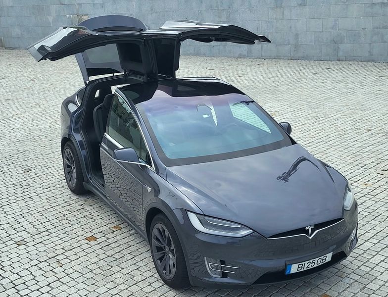 Tesla Model X • 2018 • 92,400 km 1
