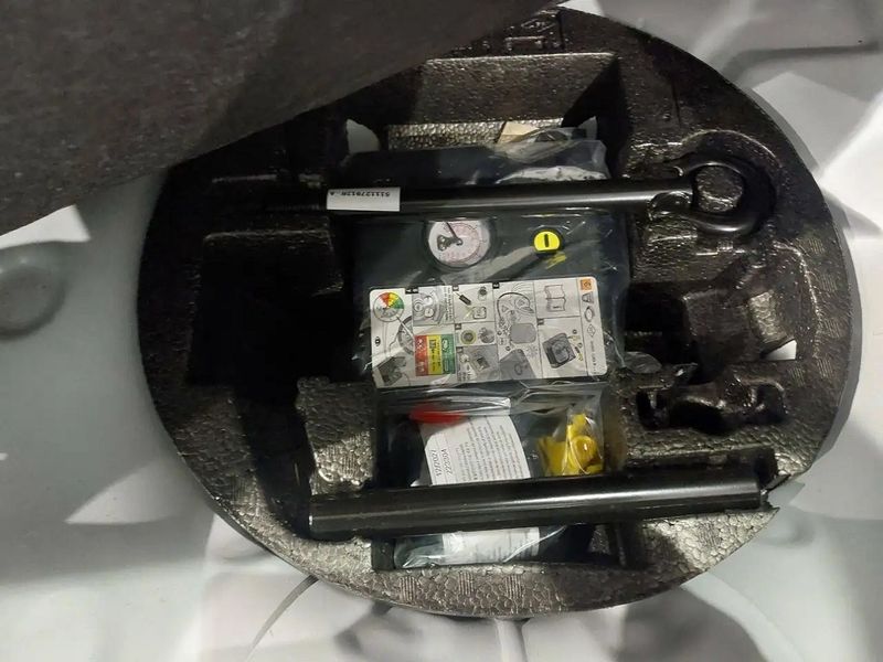 Renault Zoé • 2023 • 22,231 km 3