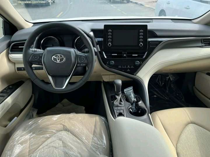 Toyota Camry Hybrid • 2021 • 10 km 7