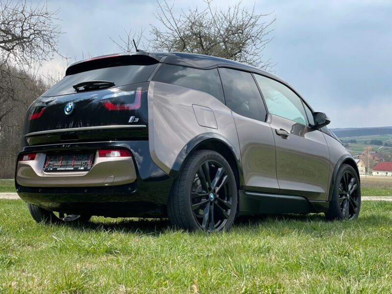 BMW i3 • 2020 • 30,980 km 3