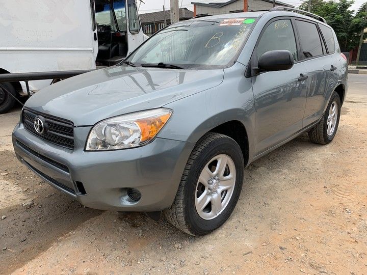 Toyota RAV4 • 2011 • 34 km 5