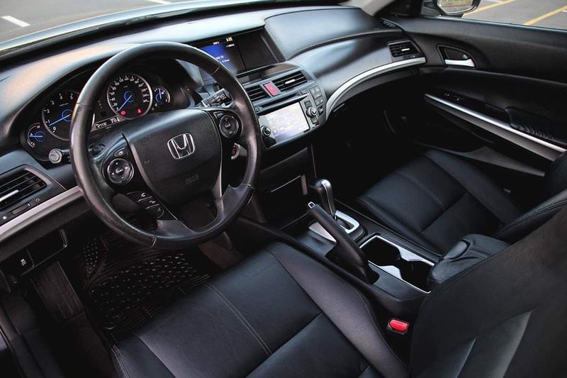 Honda Crosstour • 2014 • 123,456 km 3