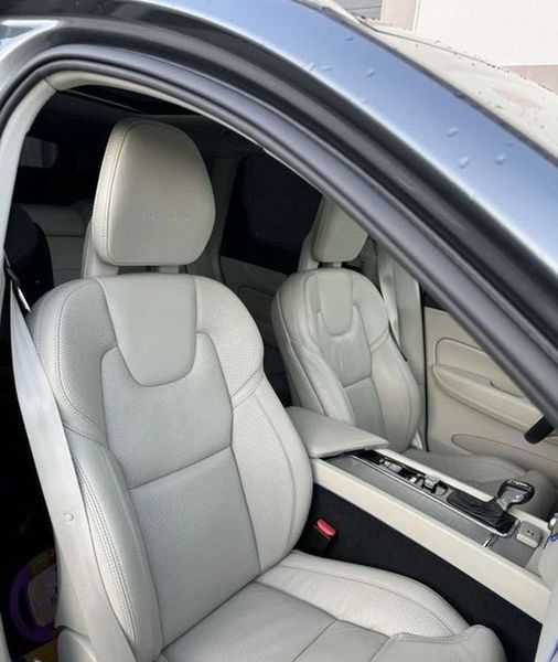 Volvo XC60 • 2020 • 74,000 km 15