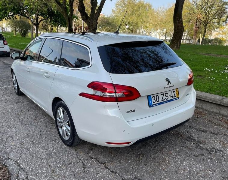 Peugeot 308 • 2017 • 89,000 km 2