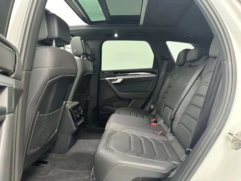 Volkswagen Touareg • 2019 • 155,000 km 8