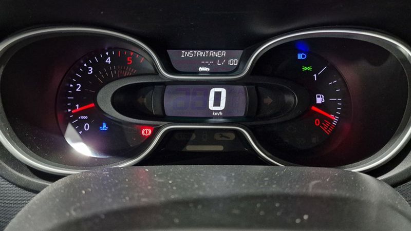 Nissan NV400 • 2020 • 65,000 km 11