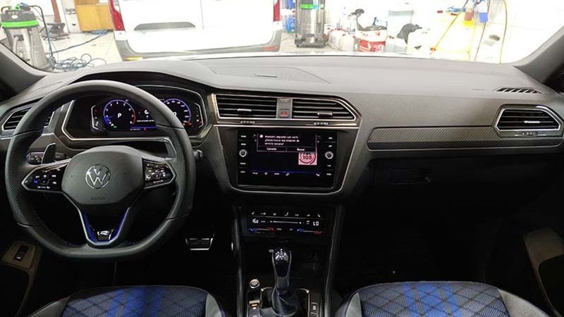 Volkswagen Tiguan • 2023 • 10,800 km 8