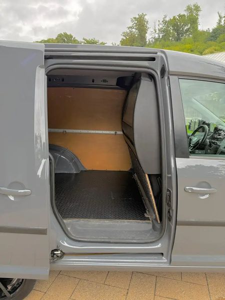 Volkswagen Caddy • 2019 • 120,200 km 8