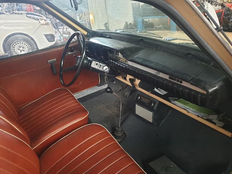 Renault 12 • 1971 • 98,000 km 4