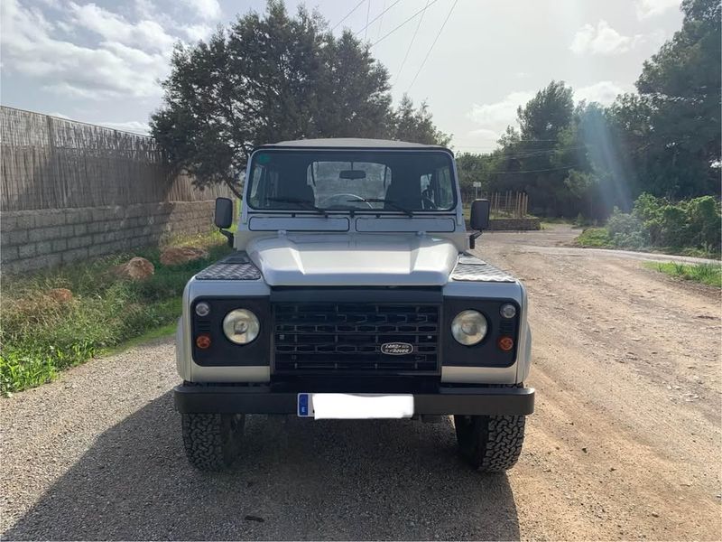 Land Rover Defender • 2004 • 31,000 km 1