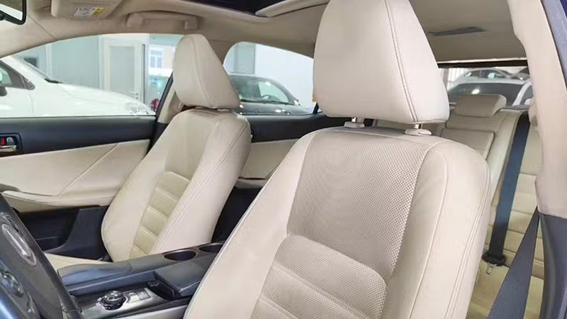 Lexus IS • 2014 • 136,088 km 2