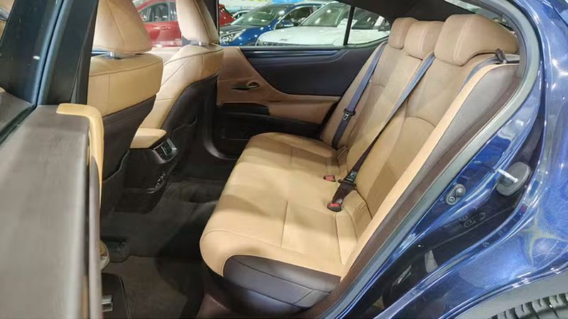 Lexus ES • 2021 • 43,266 km 4