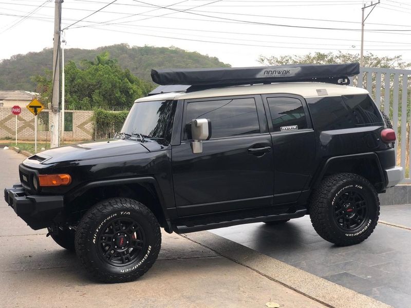 Toyota FJ Cruiser • 2009 • 93,000 km 1