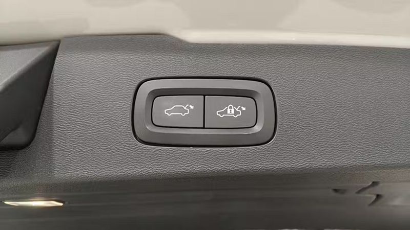 Volvo V60 • 2018 • 81,513 km 3