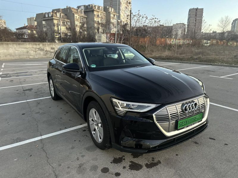 Audi e-tron • 2021 • 28,000 km 5
