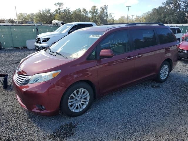 Toyota Sienna • 2017 • 10,000 mi 3