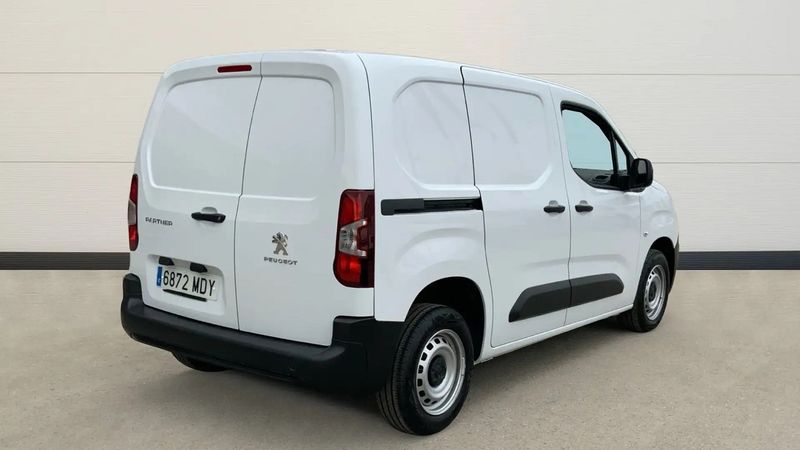 Peugeot 108 • 2023 • 23,000 km 2