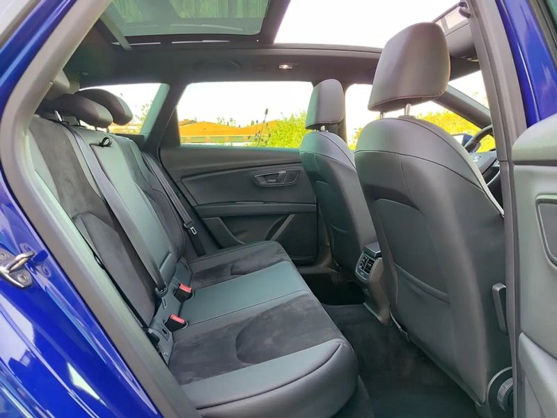 Seat Leon • 2020 • 104,000 km 13