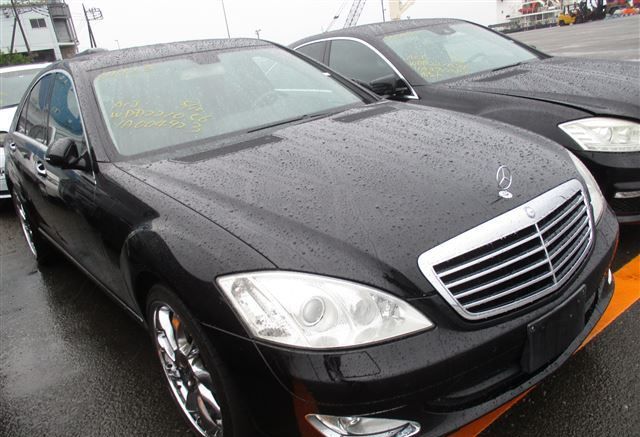 Mercedes-Benz S-Class • 2005 • 94,000 km 1