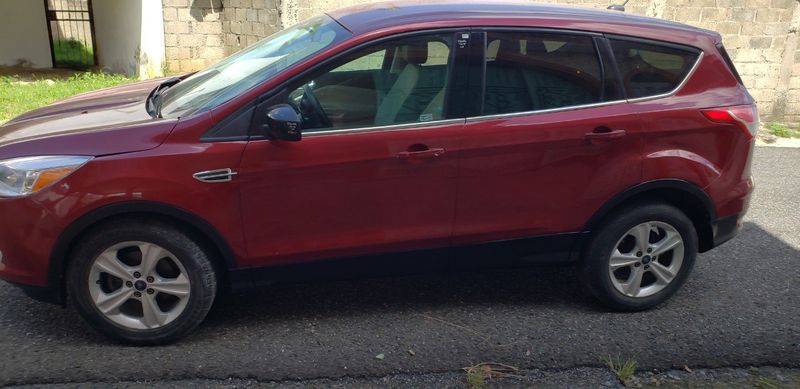 Ford Escape • 2015 • 1 km 2