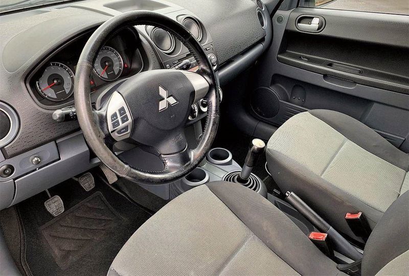 Mitsubishi Colt • 2009 • 120,000 km 5