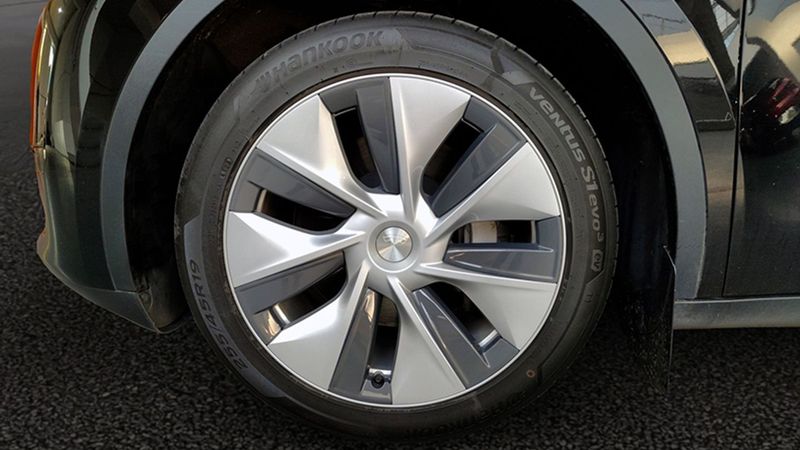 Tesla Model Y • 2023 • 46,686 km 6