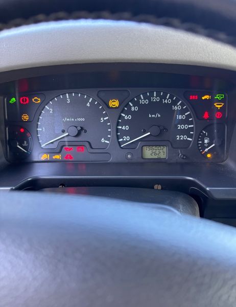 Land Rover Discovery • 2000 • 196,000 km 9