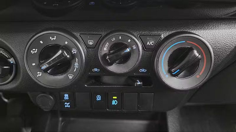 Toyota Hilux • 2022 • 53,912 km 8