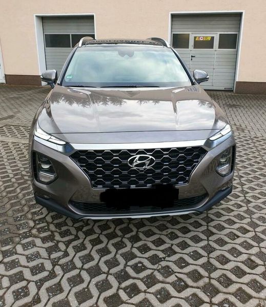 Hyundai Santa Fe • 2019 • 40,000 km 2