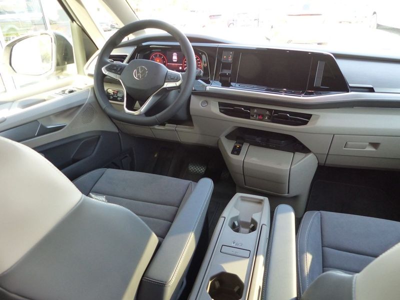 Volkswagen Multivan • 2022 • 33,980 km 2