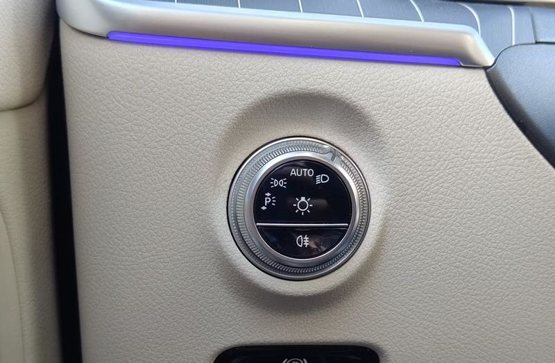 Mercedes-Benz E Coupé • 2024 • 12,553 km 9