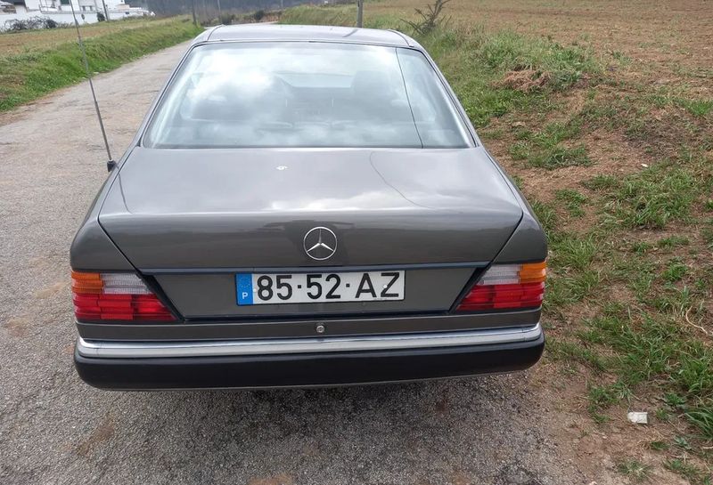 Mercedes-Benz 200 - 300 • 1992 • 208,000 km 1
