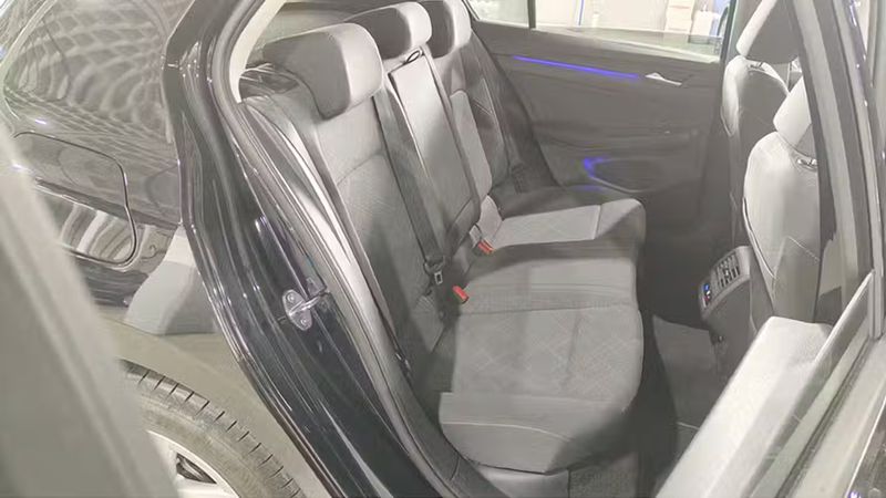 Volkswagen Golf • 2023 • 28,375 km 8