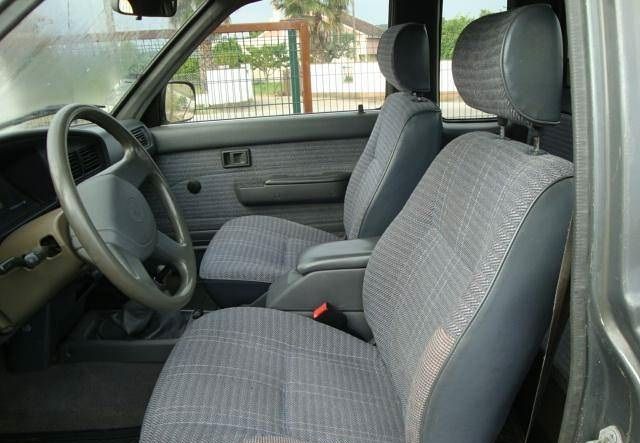 Toyota Hilux • 1995 • 200,000 km 3