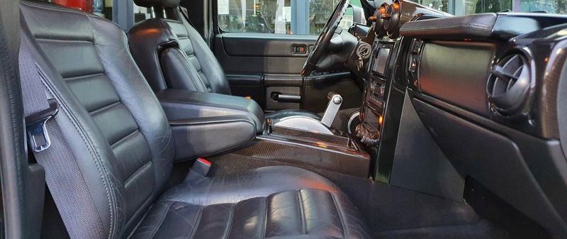 Hummer H2 • 2005 • 90,000 km 6