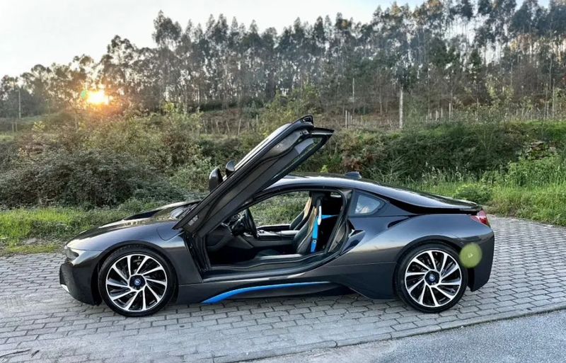 BMW i8 • 2016 • 98,000 km 2