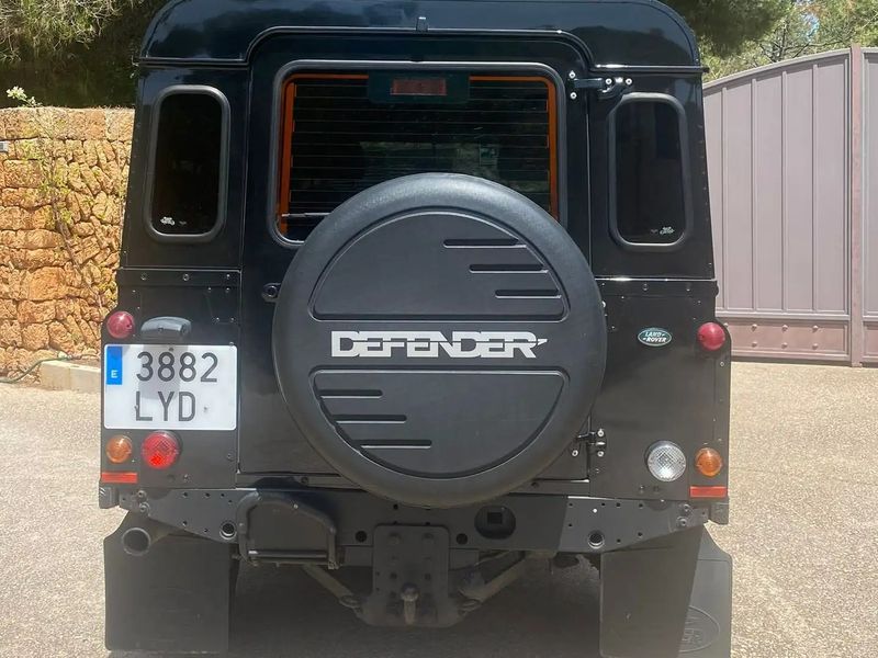 Land Rover Defender • 2010 • 101,000 km 4