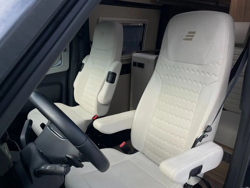 Mercedes-Benz Sprinter • 2021 • 20,800 km 4