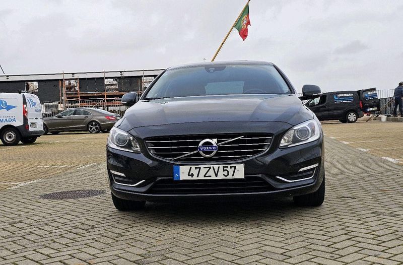Volvo V60 • 2014 • 250,000 km 1
