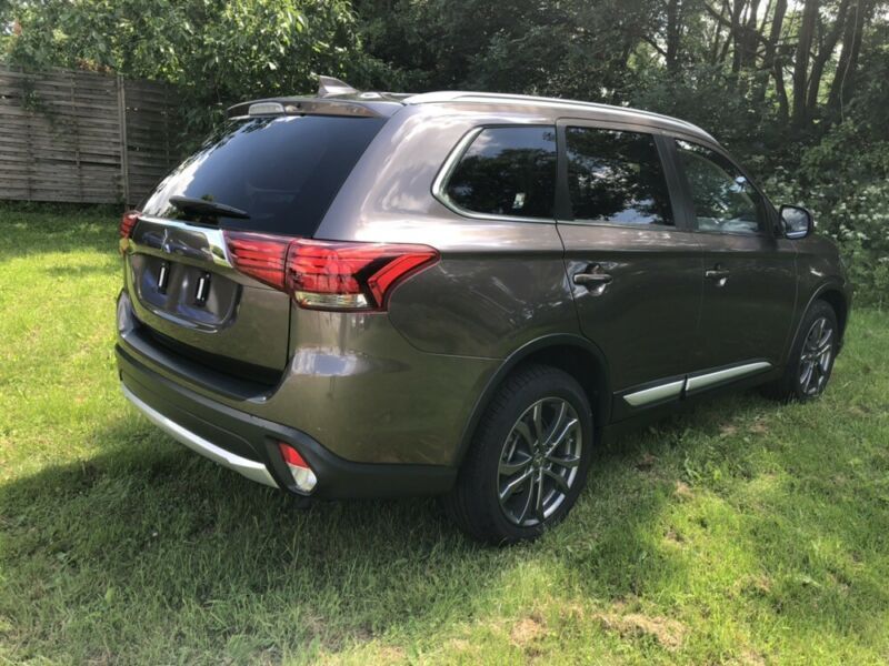 Mitsubishi Outlander • 2018 • 79,280 km 3
