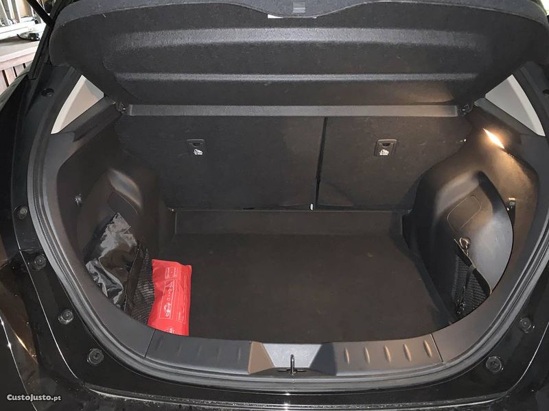 Nissan Leaf • 2018 • 9,999 km 2