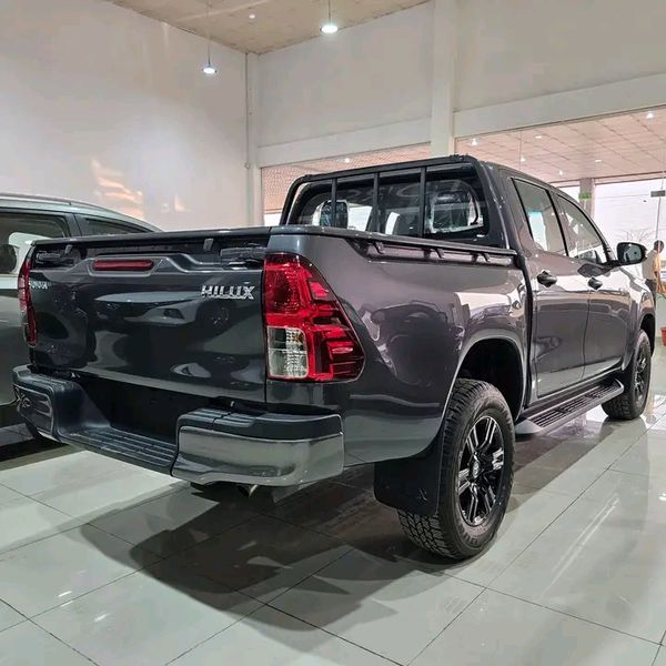 Toyota Hilux • 2021 • 20,000 km 2