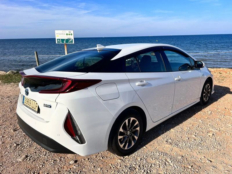 Toyota Prius • 2017 • 81,000 km 3